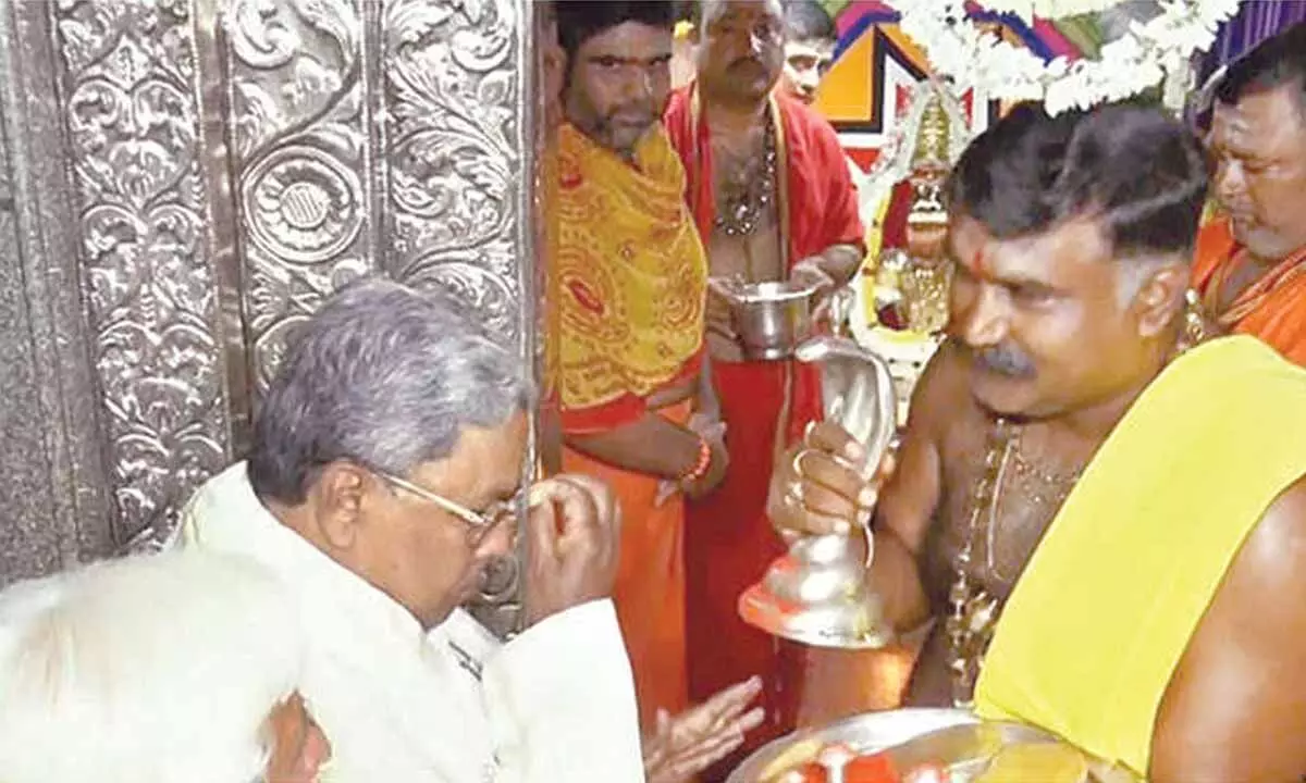 CM Sidda offers special pooja at Savadatti Renuka devi temple