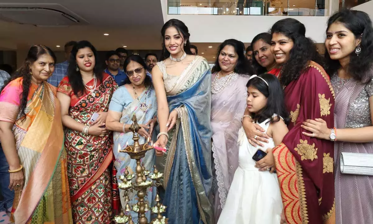 Miss Universe AP Chandana Jayaram Inaugurates Vastram by Singhanias at Gachibowli