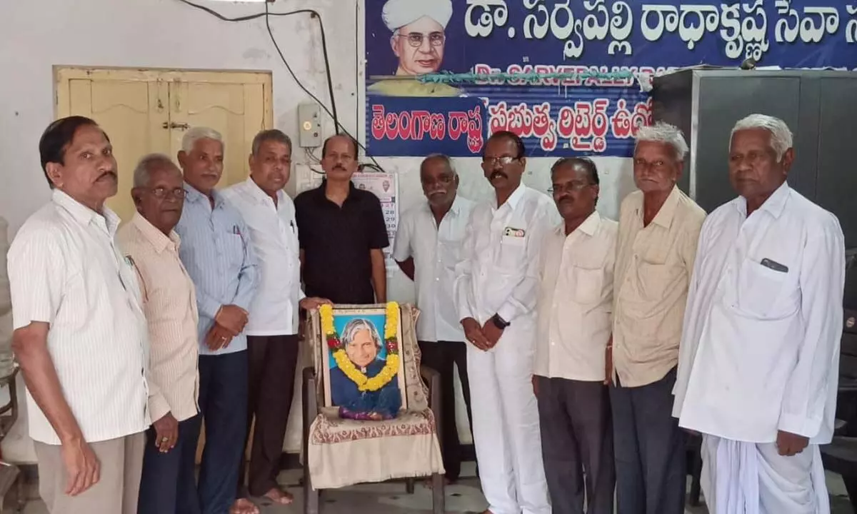 Tributes to APJ Abdul Kalam on His Jayanti at Retired Employees Association Building