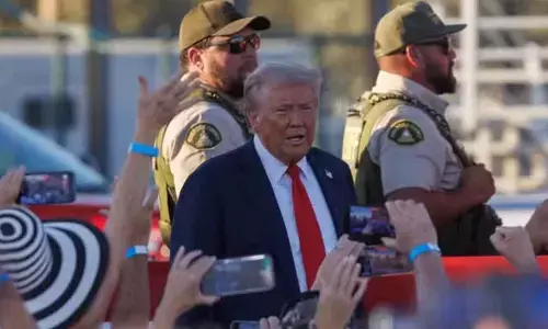 Man with shotgun held near Trumps rally