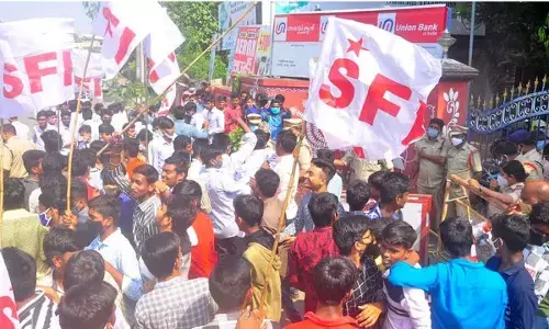Release pending fee dues-SFI and ABVP to state government