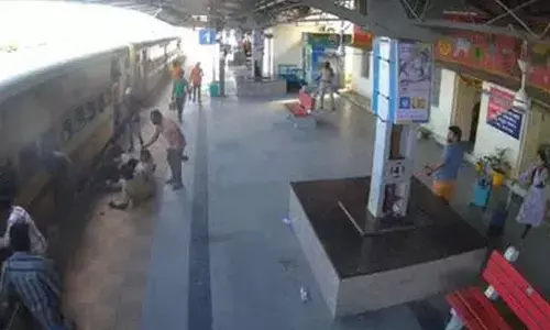 RPF officials avert potential tragedy at Lingampally rly station
