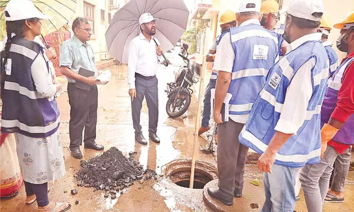 HMWSSB MD inspects areas troubled with sewage overflow