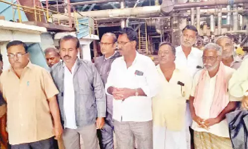 Farmers and workers of the Natems sugar factory staging protest in Nindra of Nagari constituency on Tuesday