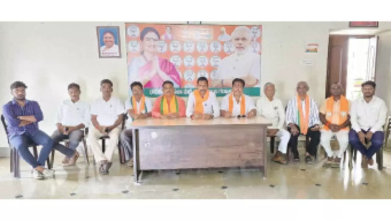 BJP neta condemns attacks on temples