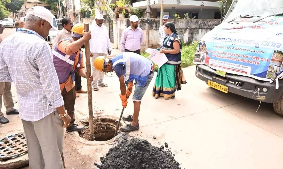 HMWSSB MD inspects sewage overflow areas in city