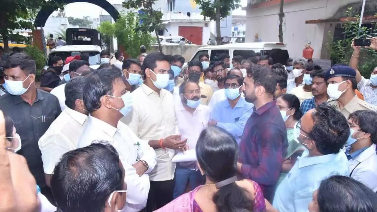 Minister Srinivas visits Gurla, vows prompt care of patients