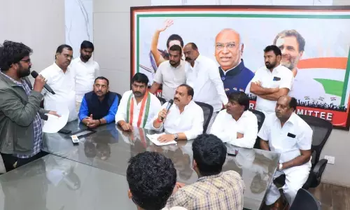TPCC deflates BRS charges, invites Group-I reps for talks