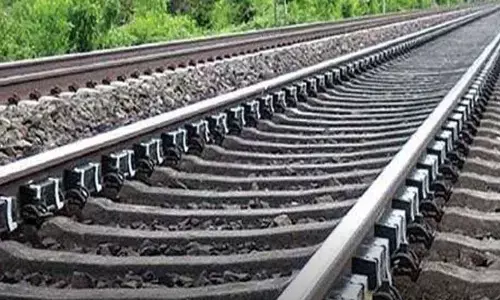 Lovers allegedly commits suicide Near Pedakakani!