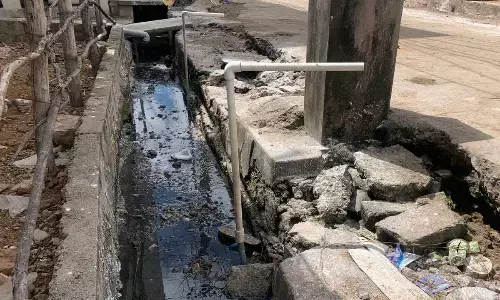 Water supply pipelines passing through a drain in Gurla