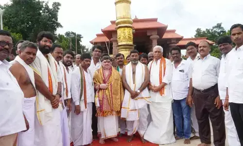 Minister Ponnam visits Jogulamba temple