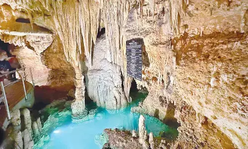 Luray caverns, US counterpart of Borra Caves