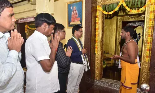 Balakrishna Reddy, Chairman of Higher Education Council, Visits Vatten Venkateswara Swamy Temple”