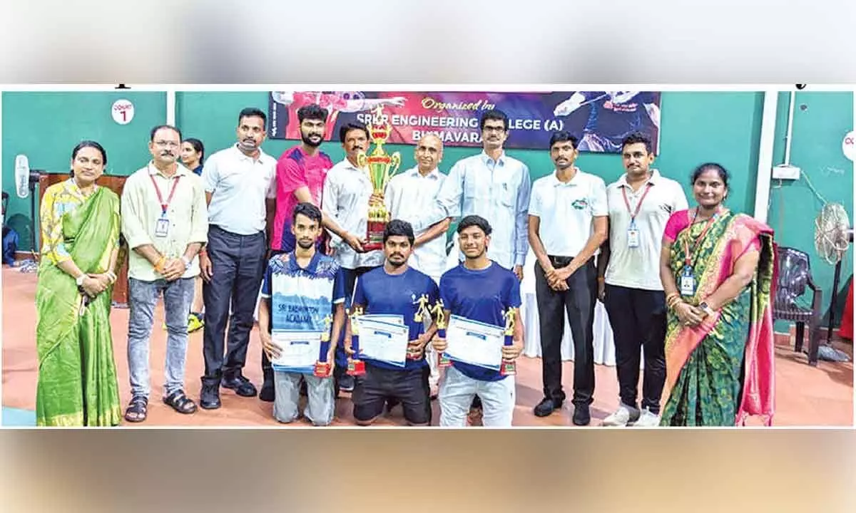 Narasaraopet Engg College wins 1st prize in badminton tourney