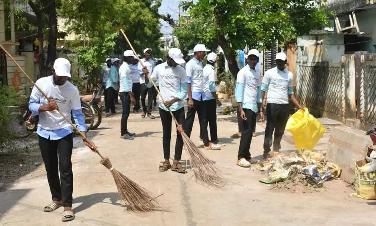 Students urged to keep surroundings clean