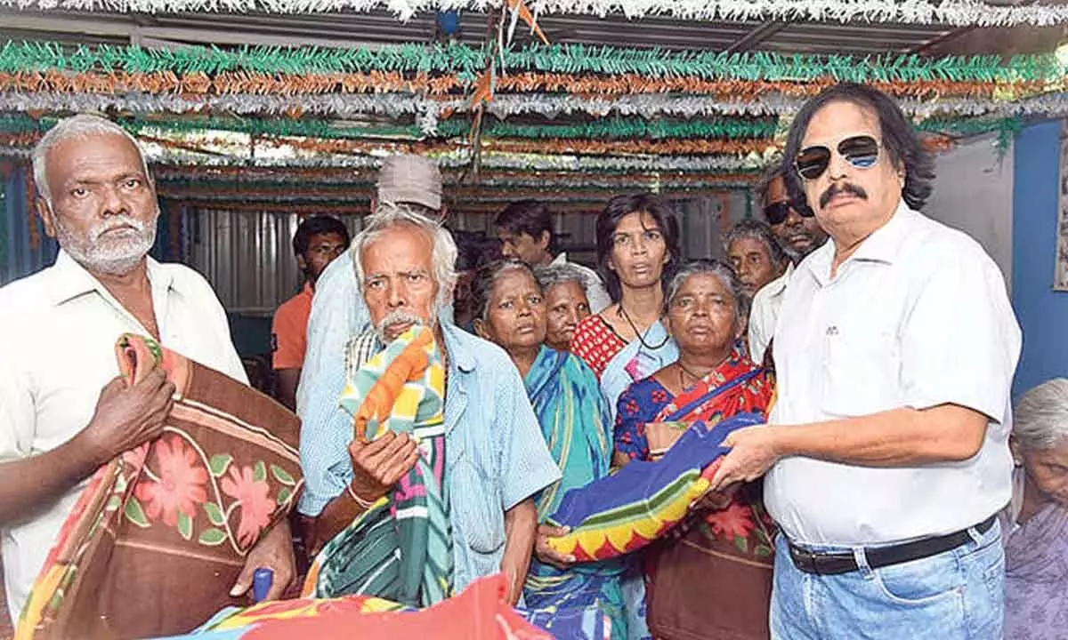 Dr Shankar Sharma distributes blankets to elderly