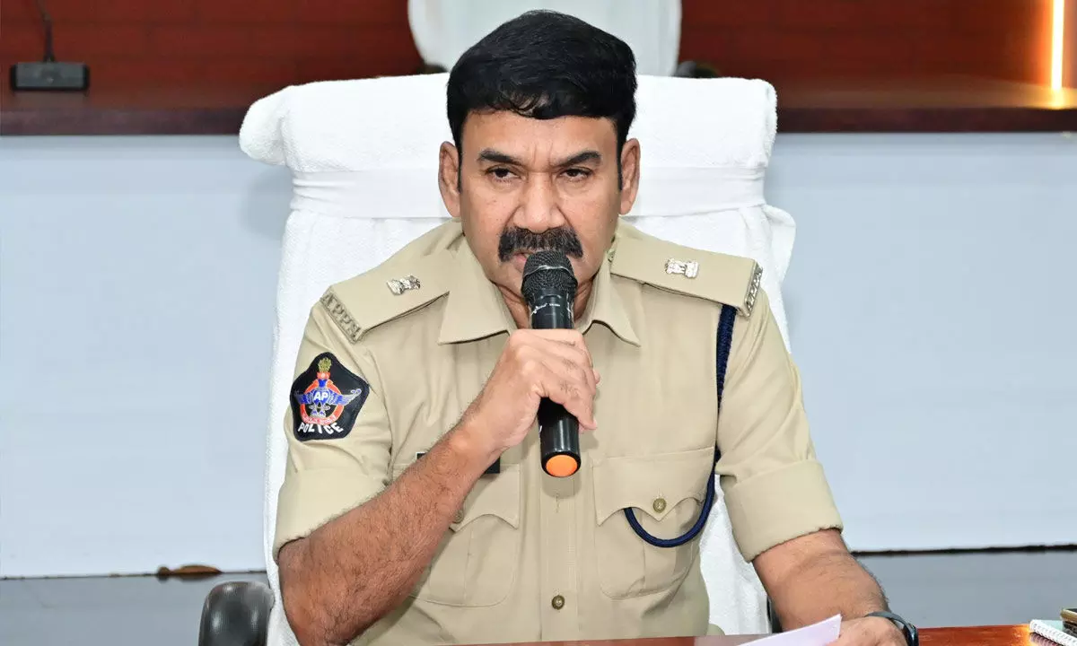 SP Jagadish addressing the family members of police martyrs in Anantapur on Monday