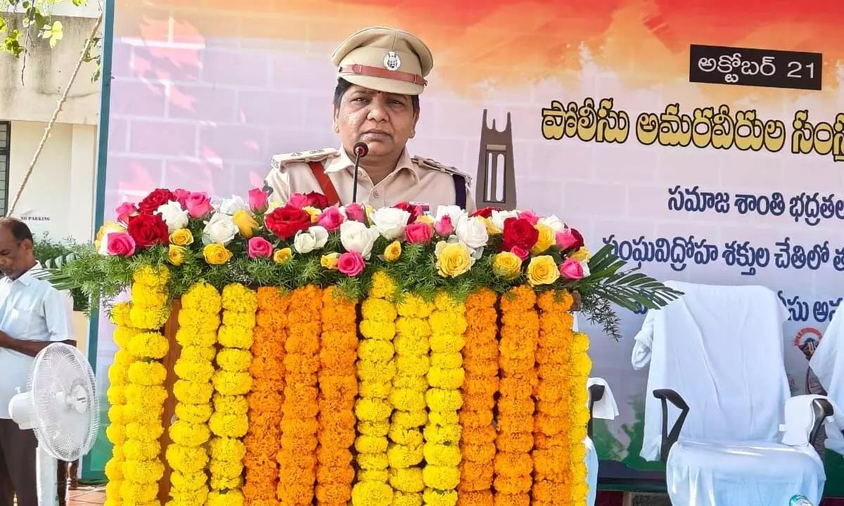 SP V Ratna speaking at a programme on Police Commemoration Day in Puttaparthi on Monday