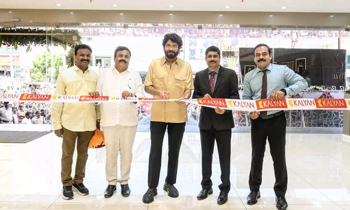 Brand Ambassador Akkineni Nagarjuna inaugurates Kalyan Jewellers’ showroom in Anantapur ahead of Deepavali