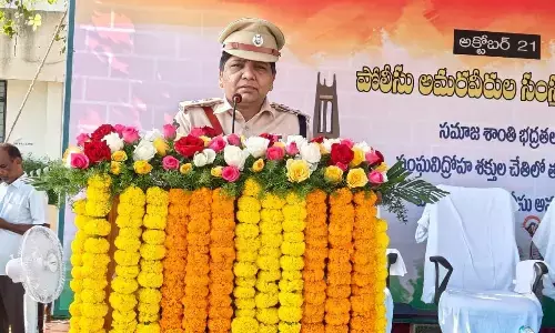 SP V Ratna speaking at a programme on Police Commemoration Day in Puttaparthi on Monday
