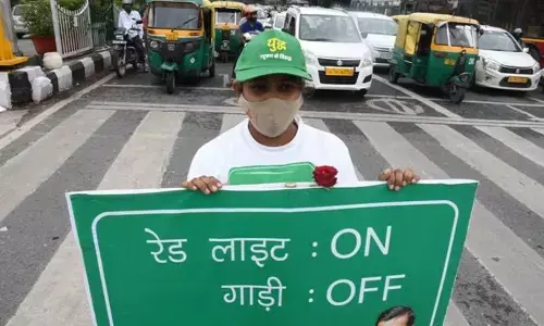 Gopal Rai launches Red Light On, Gaadi Off campaign