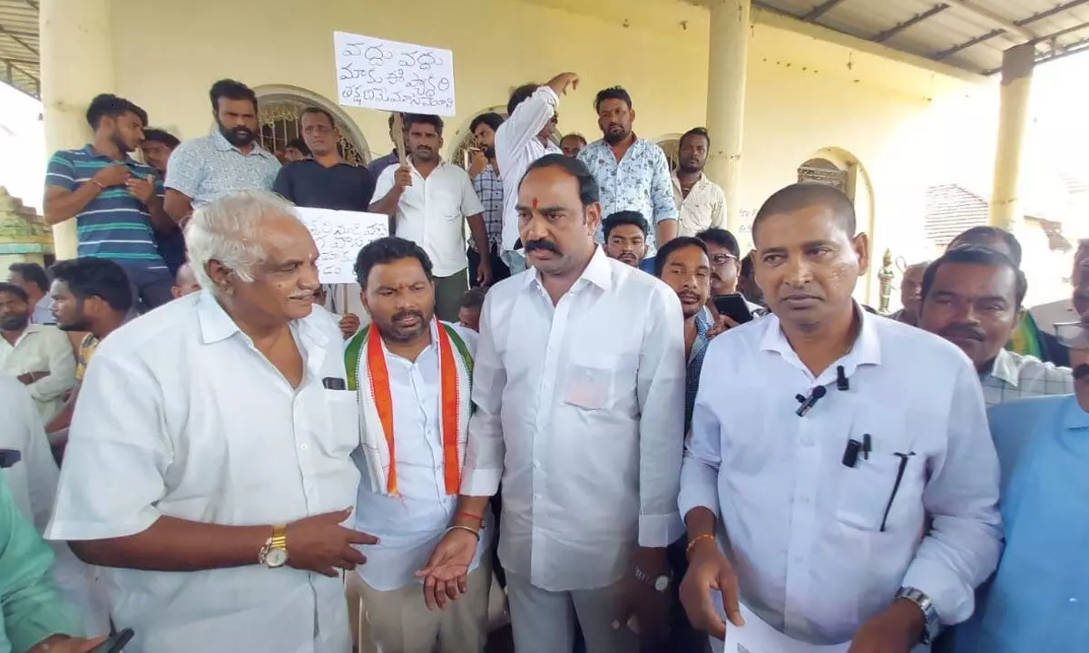 Tummalapalli Ramesh, in-charge of JSP extending support to agitators