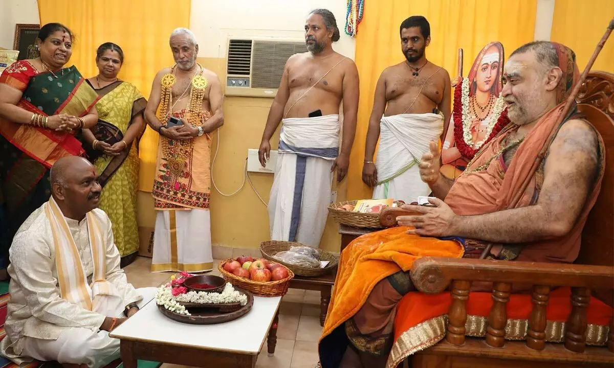 TTD EO seeks blessings of Kanchi seer