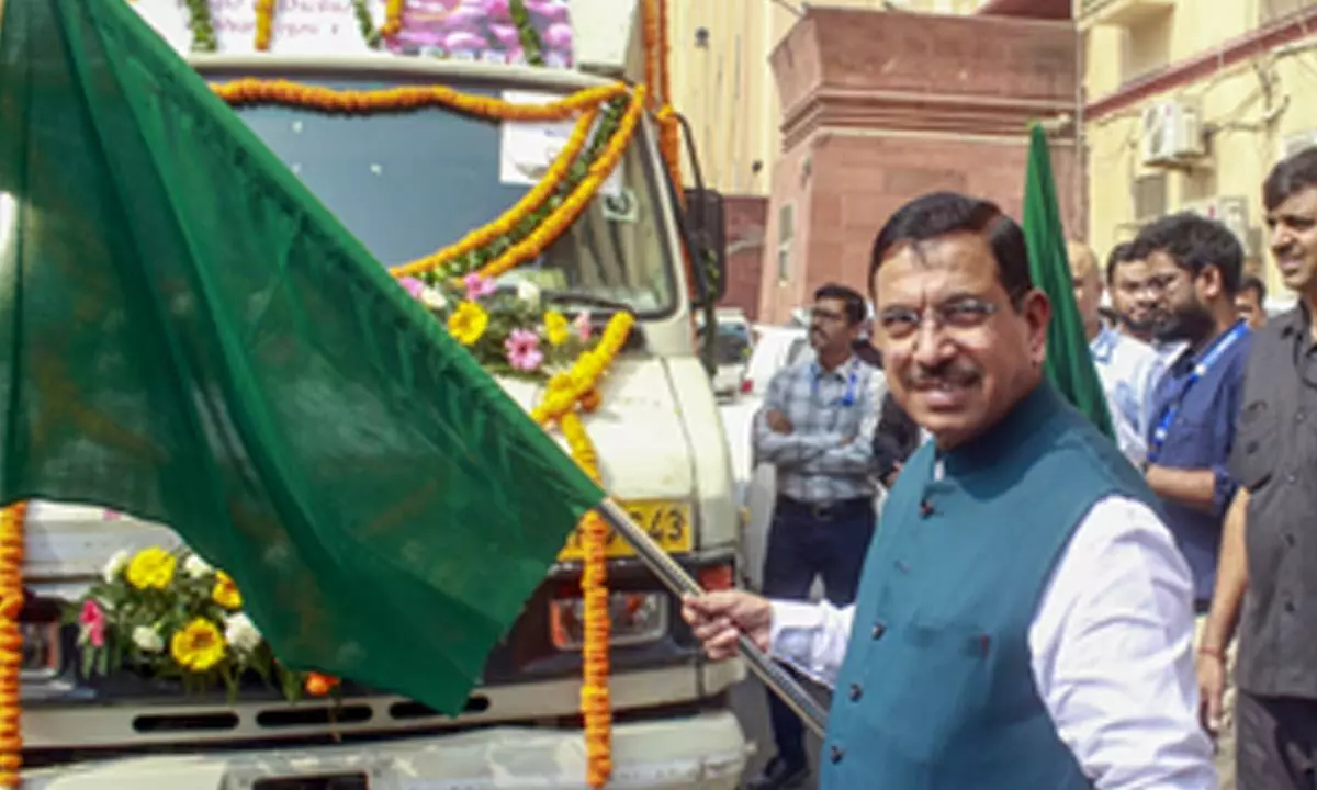 Union Minister Joshi flags off vans for sale of Chana Dal at Rs 70 a kg in Delhi