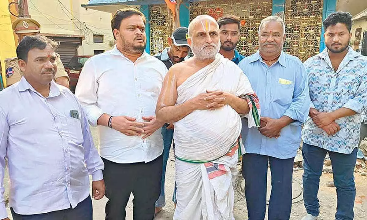 Chilkur Priest visits Muthyalamma temple