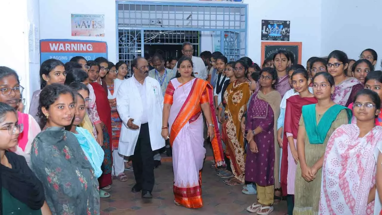 Home minister Vangalapudi Anitha at girls hostel near KGH in Visakhapatnam on Thursday