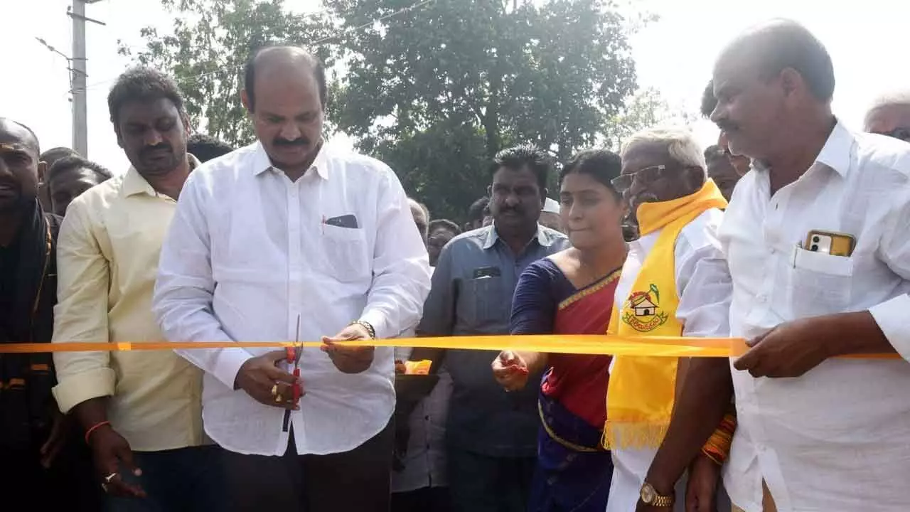 Minister K Parthasarathy inaugurating a sand reach in Musunuru mandal in Eluru district on Thursday