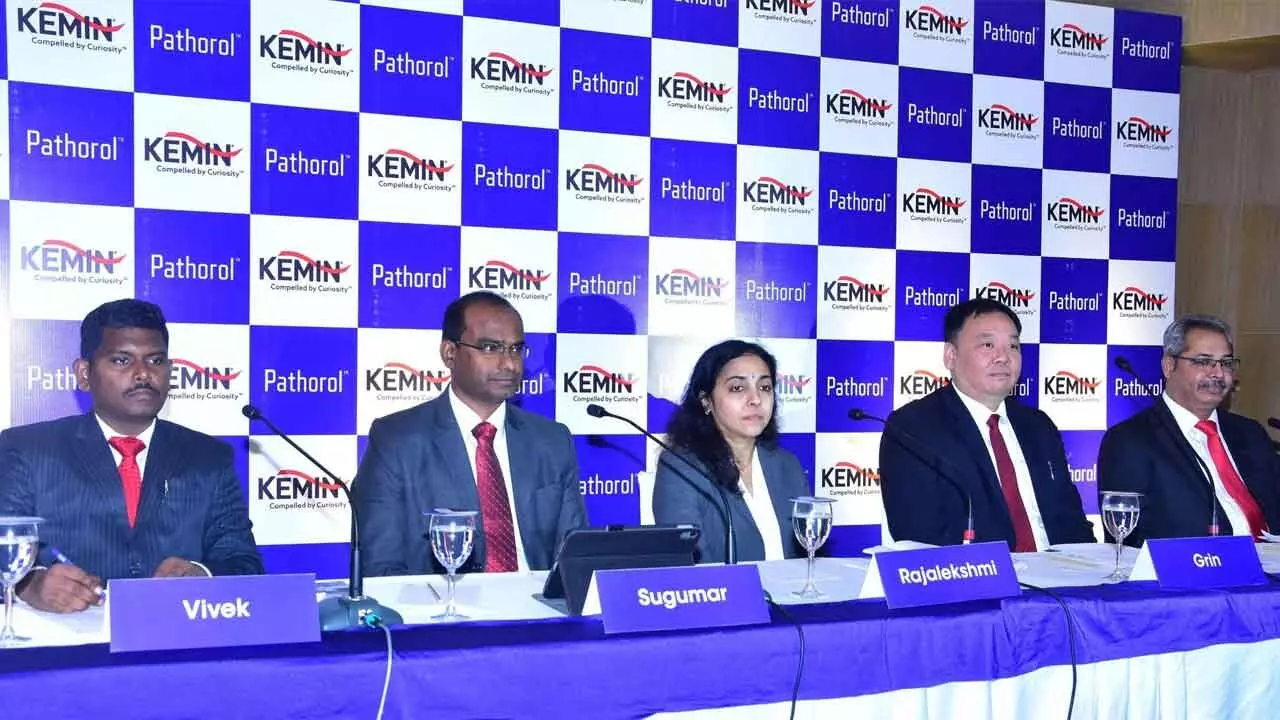 Rajalekshmi, Global Research and Development Director of Kemin, flanked by Sugumar, Dr Vivek, Grin Swangdacharuk and Krishnan addressing the media in Vijayawada on Thursday