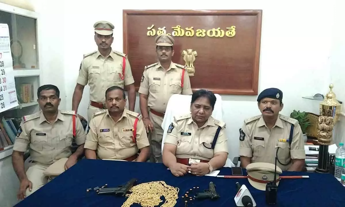 Major Police Operation Thwarts Fake Gold Scam in Battalapalli Mandal