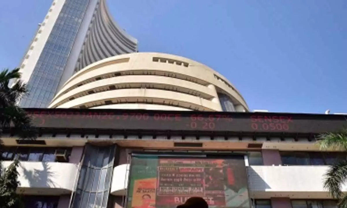 Sensex recovers days losses partially, sheds 662 points amid persistent FII outflow