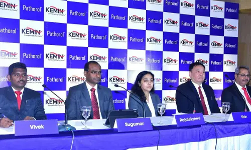 Rajalekshmi, Global Research and Development Director of Kemin, flanked by Sugumar, Dr Vivek, Grin Swangdacharuk and Krishnan addressing the media in Vijayawada on Thursday