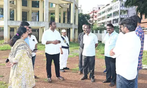 Municipal Corporation Commissioner Surya Teja inspecting the empty place of the corporation in Nellore city on Thursday