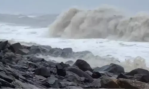 ‘Dana’ moves closer to Odisha coast