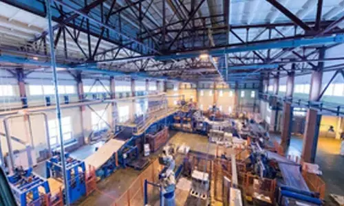 India’s manufacturing industry regains growth momentum, hiring up in services sector