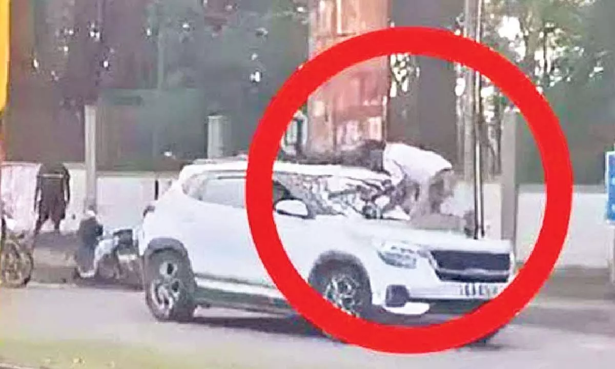 Traffic cop dragged on SUV bonnet for over 100 metres, driver held