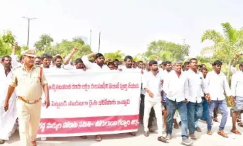 Mass rally by farmers demands loan waiver