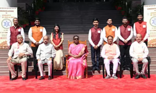 Show risk appetite in self-employment, President tells IITians