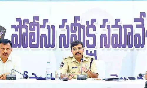 Police personnel told to focus on law breakers