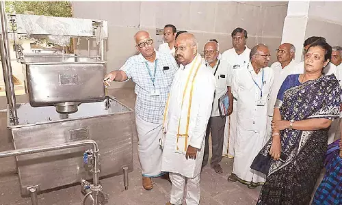 EO visits dairy farm