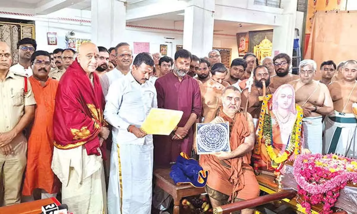 Kanchi Kamakoti Peetadhipati Sri Sankara Vijayendra Saraswathi Swamy explaining about the Sri Rama Yantra in Tirupati on Sunday. TTD JEO V Veerabrahmam, BJP leader G Bhanu Prakash Reddy and others are also seen.