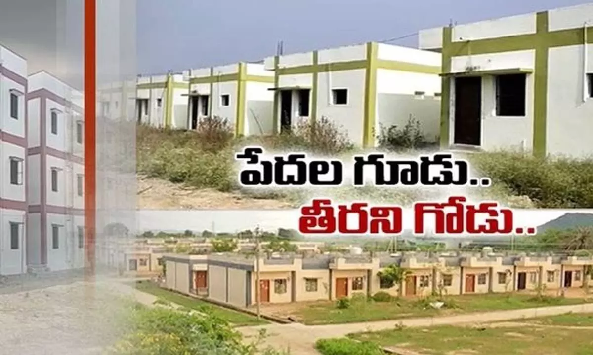 Show cause notices to 9 govt employees for securing double bedroom houses