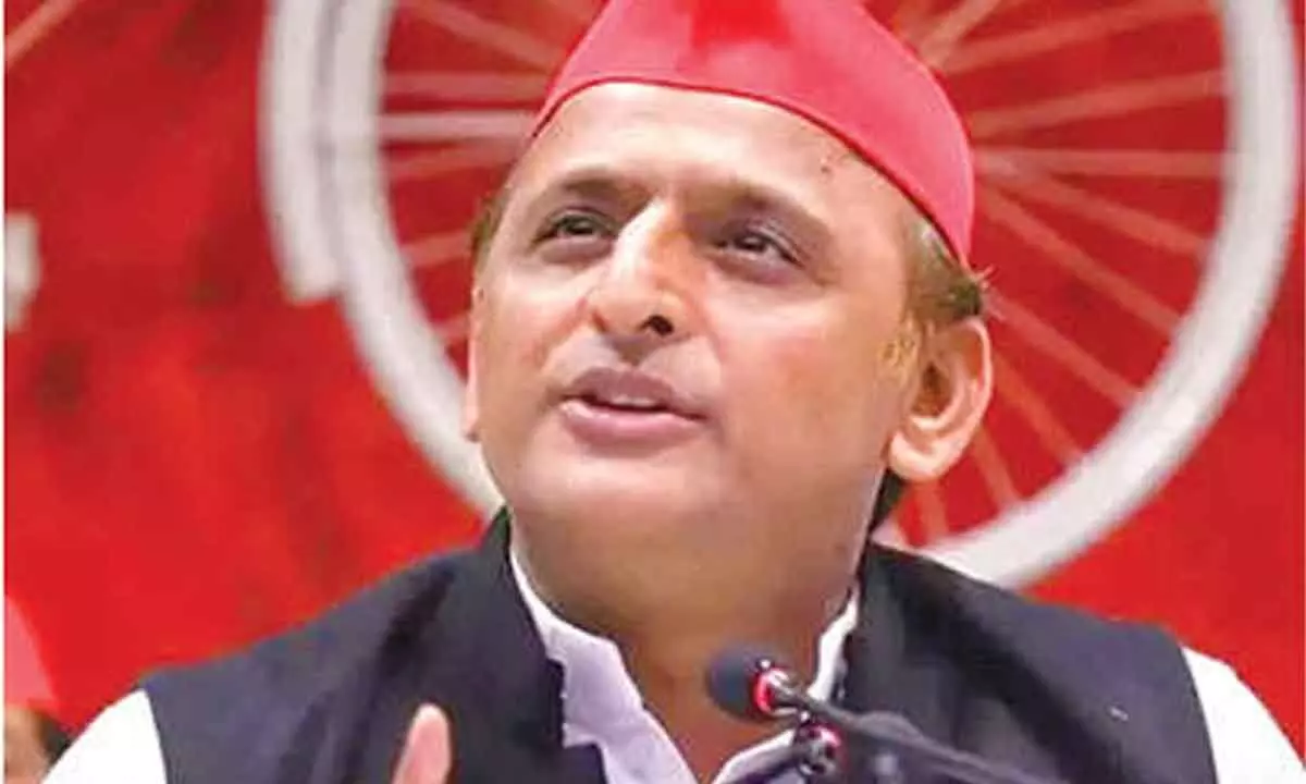 Akhilesh attacks BJP, dubs Delhi pollution an annual topic