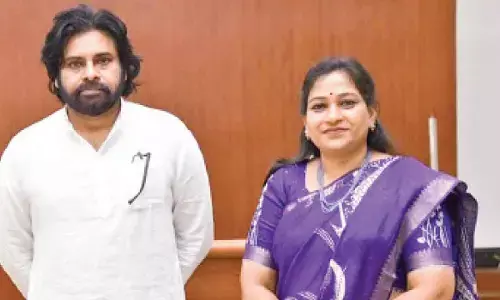 Home Minister Vangalapudi Anitha meeting Deputy Chief  Minister K Pawan Kalyan at his office in Mangalagiri on Tuesday