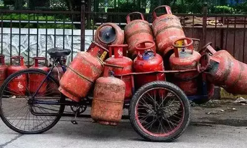 Free LPG scheme: Booking for cylinders begins