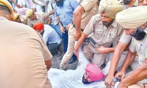 AAP protests against Centre over ‘tardy’ paddy lifting