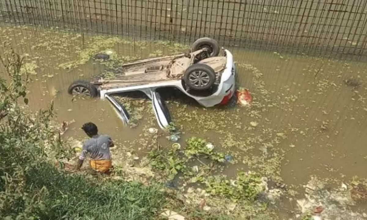 Car plunges into canal in Pamarru, two dead